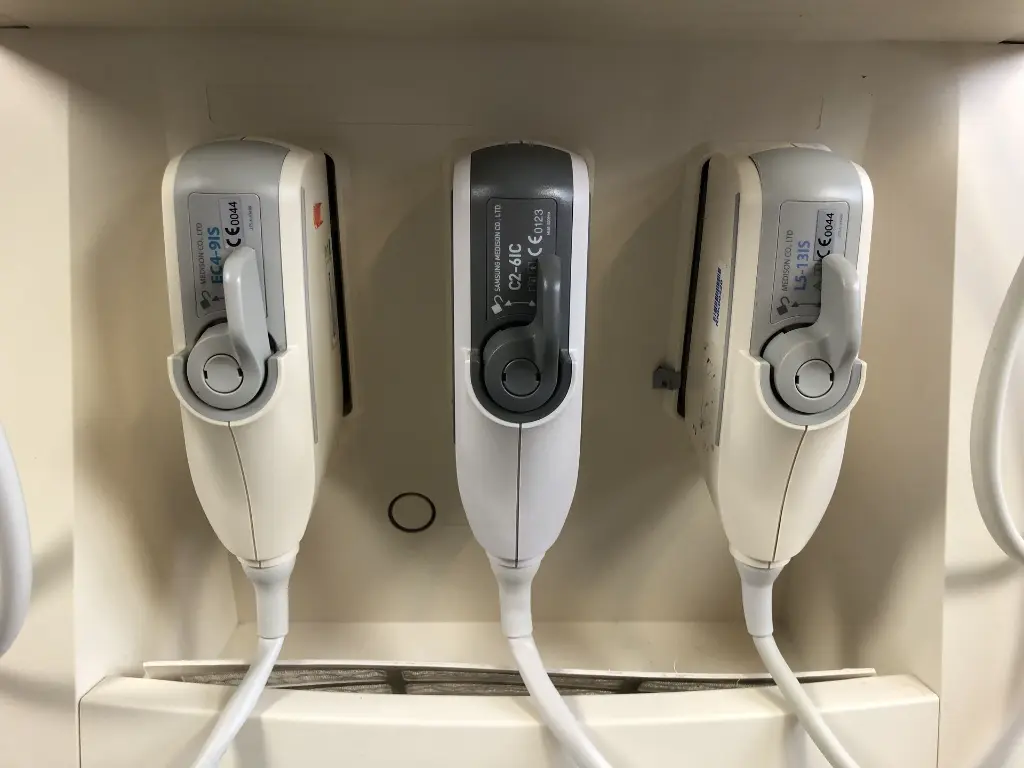 Medison Accuvix V10 SN-A7B509209900420 Connectors.webp